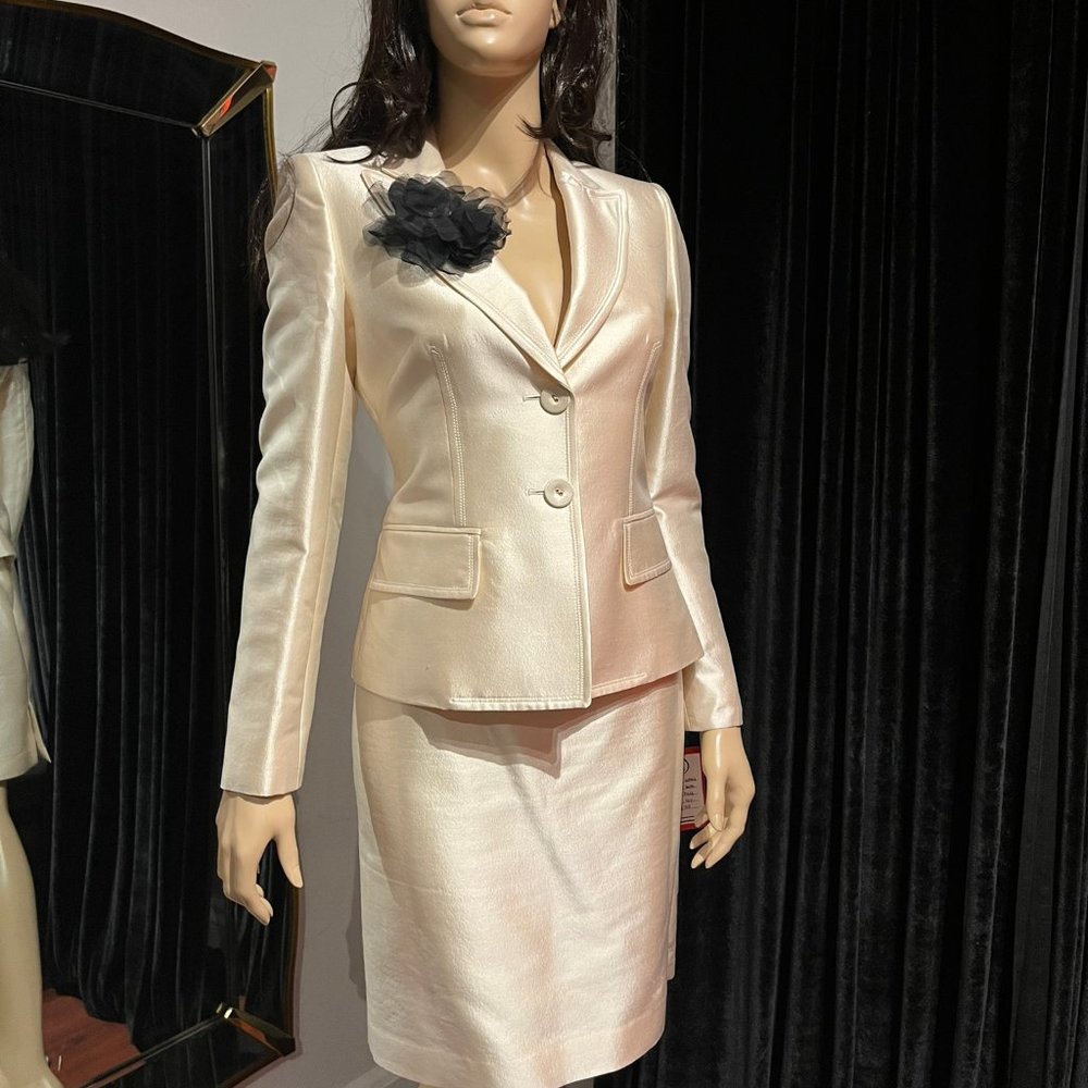 Albert Nixon creme color silk+wool two piece suit set with a black flower detail